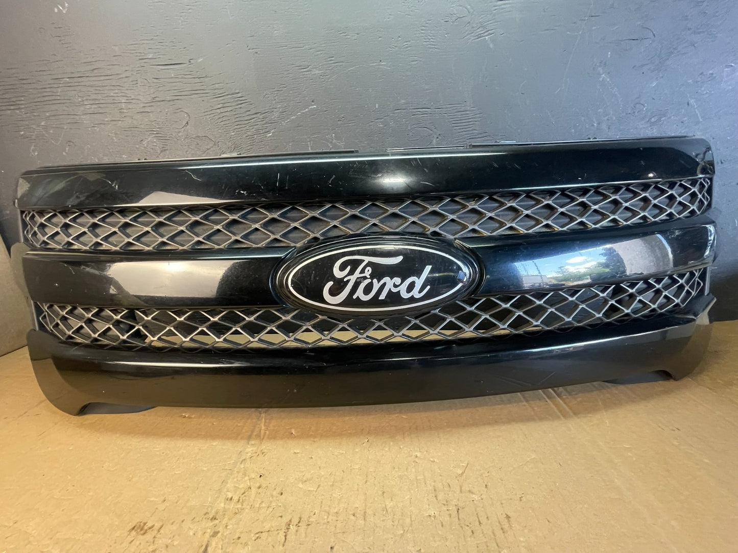 2011 to 2015 Ford Explorer Upper Front Grill Grille DB53-8200-BE AC5422 DG0