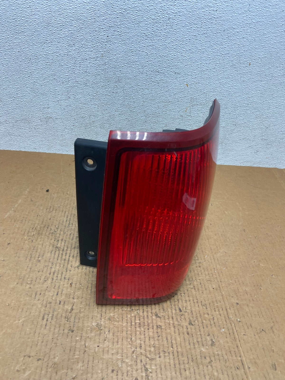 2003 to 2006 Lincoln Navigator Right Passenger Side Tail Light AE0295 LK2