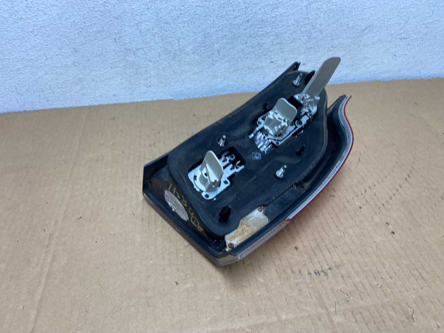 2005 to 2007 Volvo Xc70 V70 Left Driver LH Tail Light AD0841 LK4