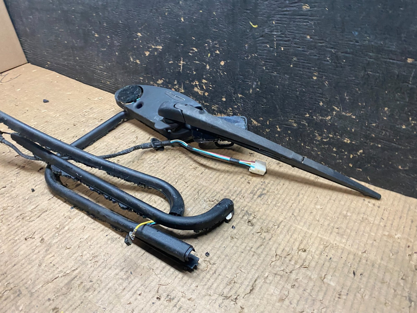 2011-2013 Jeep Grand Cherokee Tailgate Back Door Rear Wiper Motor Wiper y6704 DG2