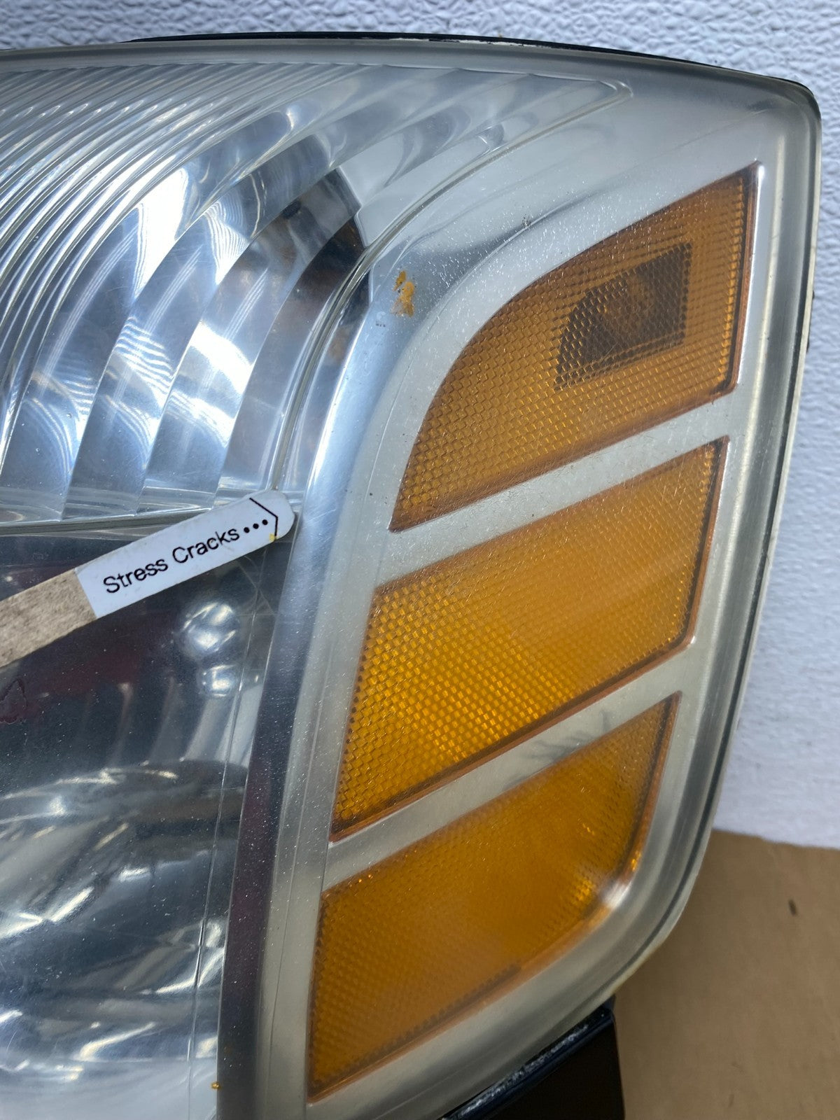 2004 to 2007 Nissan Armada Left+Right Side Set Headlights AC8289 DW5