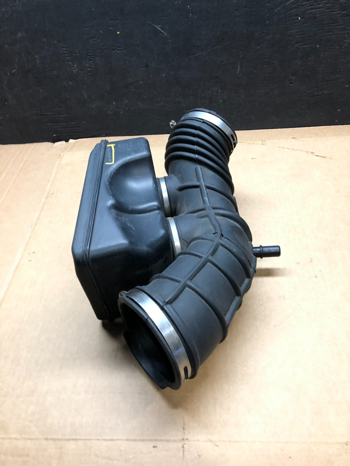 2009 to 2012 Ford Flex Taurus Lincoln Mks Air Hose  Duct Tube OEM F4259 PS3