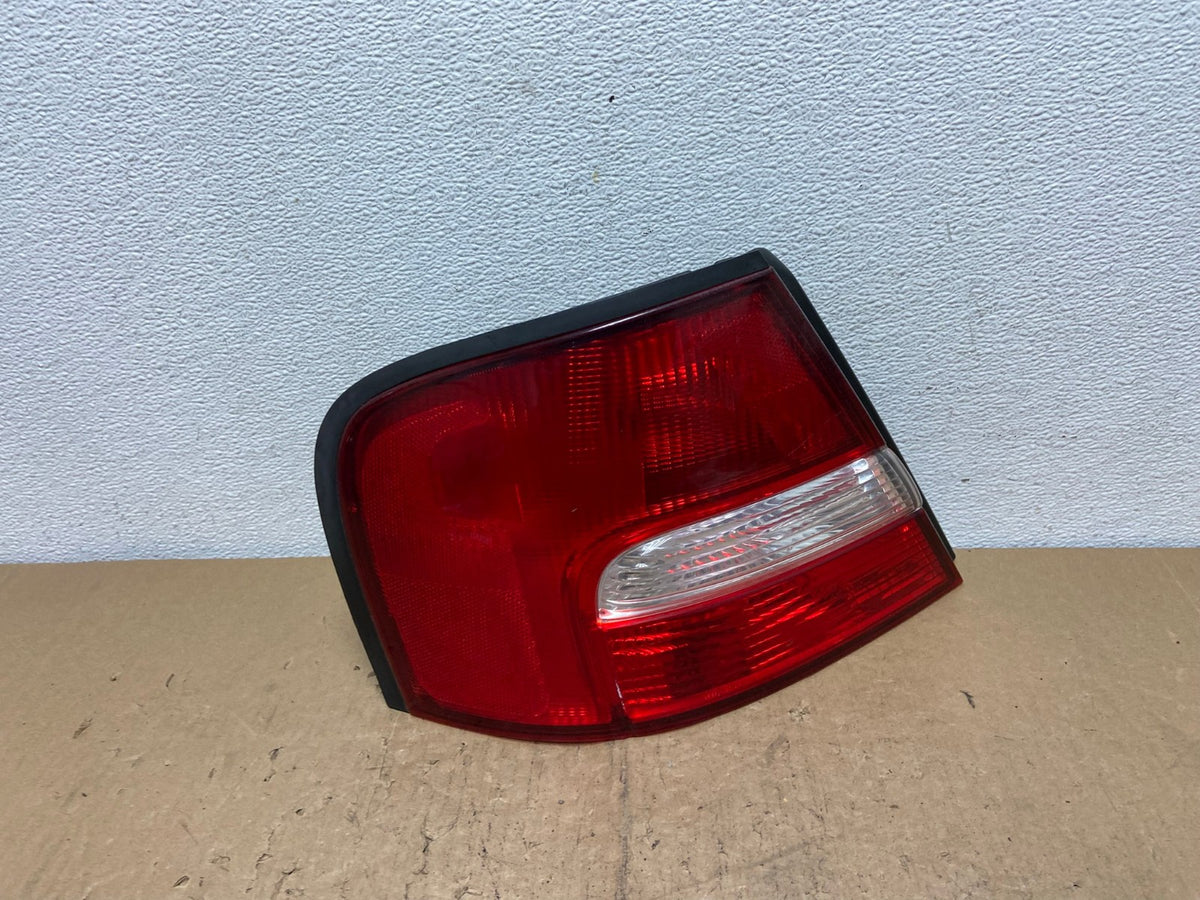 2000 to 2001 Nissan Altima Left Driver LH Side Tail Light AC7316 LK0