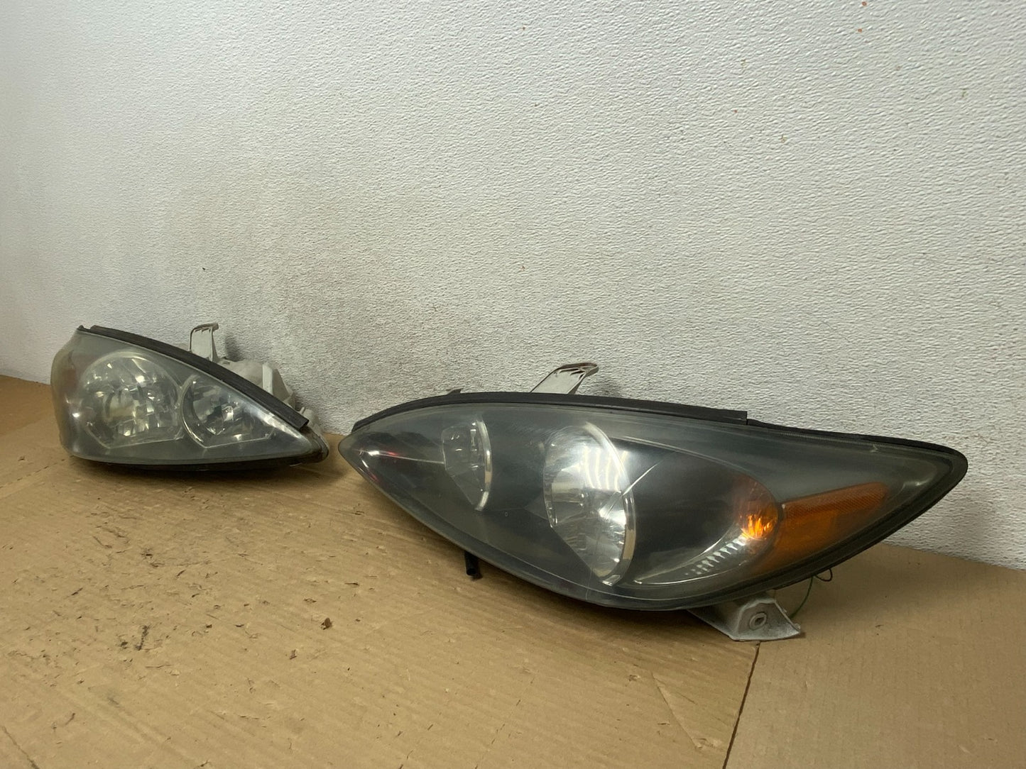 2002 2003 2004 Toyota Camry Left+Right Set Side Halogen Headlights AG8299 DW2