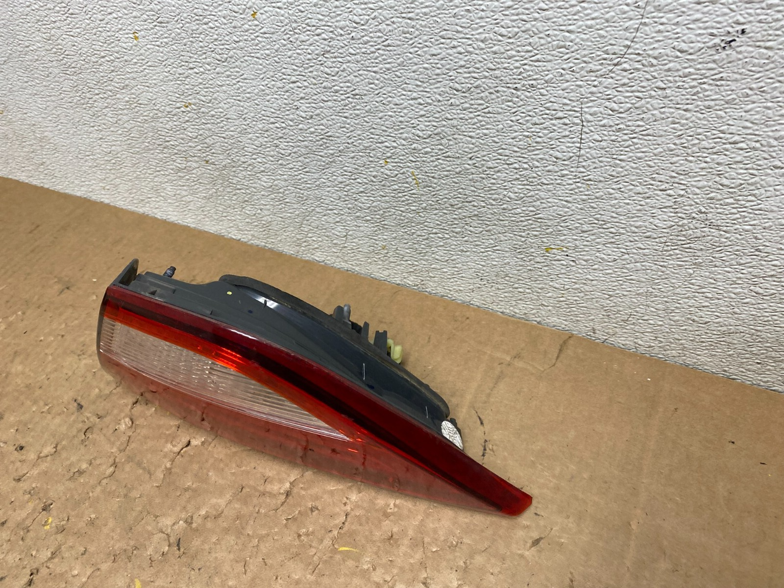 2015 to 2017 Chrysler 200 Sedan Right Passenger Inner Tail Light G9925 KC1