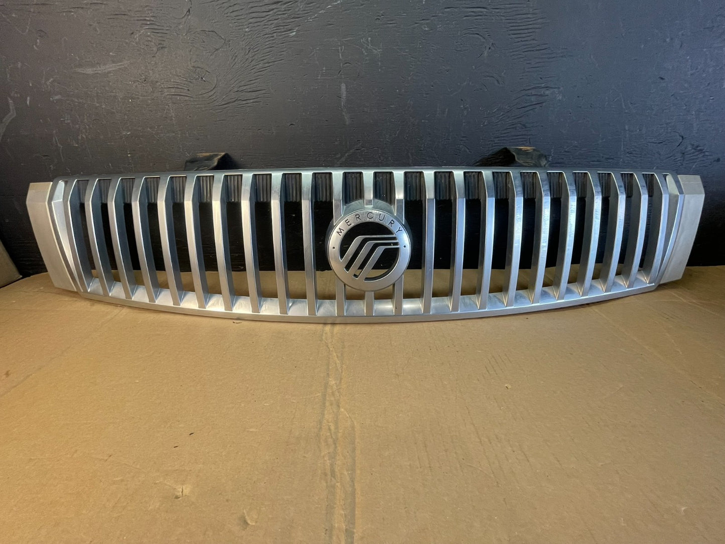2005 2006 2007 Mercury Montego Front Upper Grill Grille AC5315 DG0