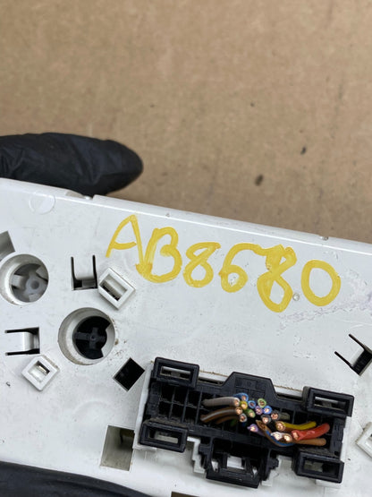 2013 - 2014 Ford Focus Ac Heater Climate Control Temperature Oem ab8680 DG6