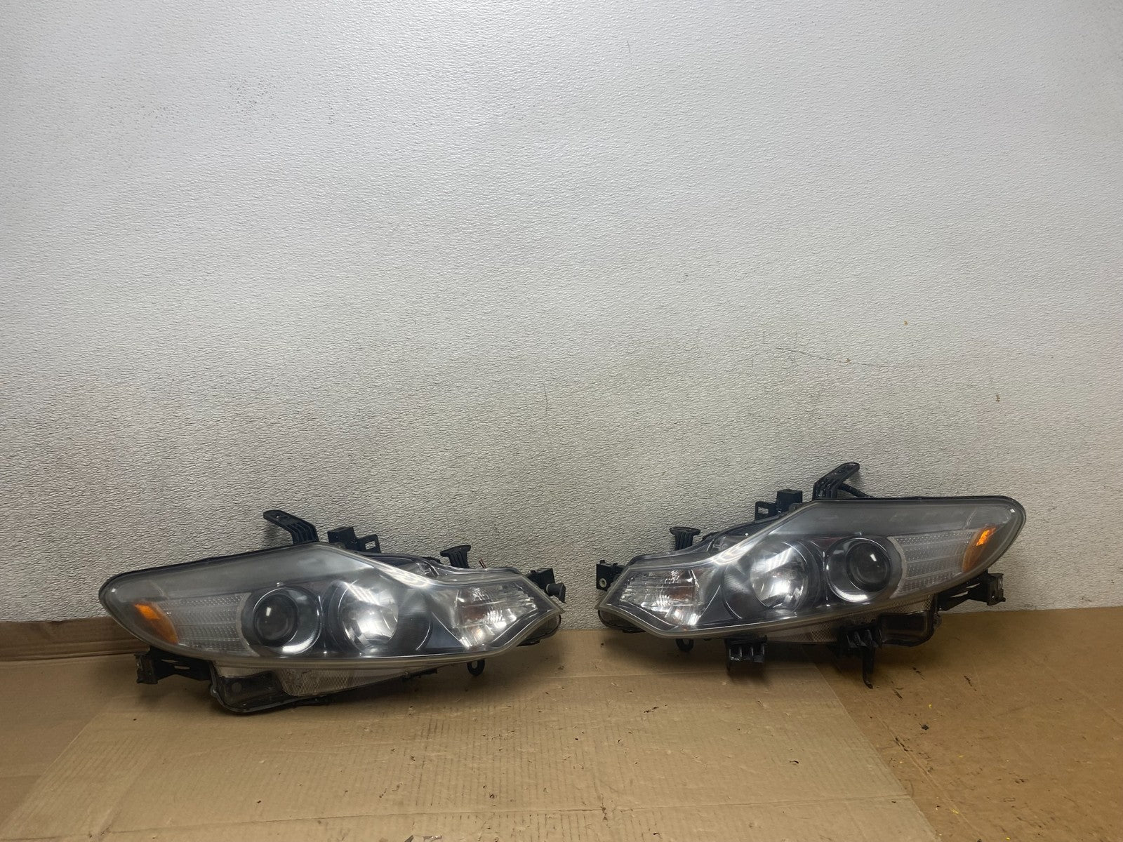 Halogen 2011 2012 2013 2014 Nissan Murano Headlights Left+Right U2882 DW0
