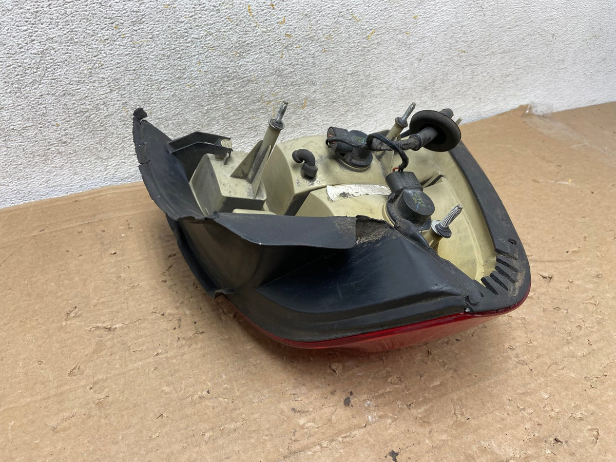 2003 to 2011 Lincoln Town Car Right Passenger Rh Tail Light AH9023 LK4