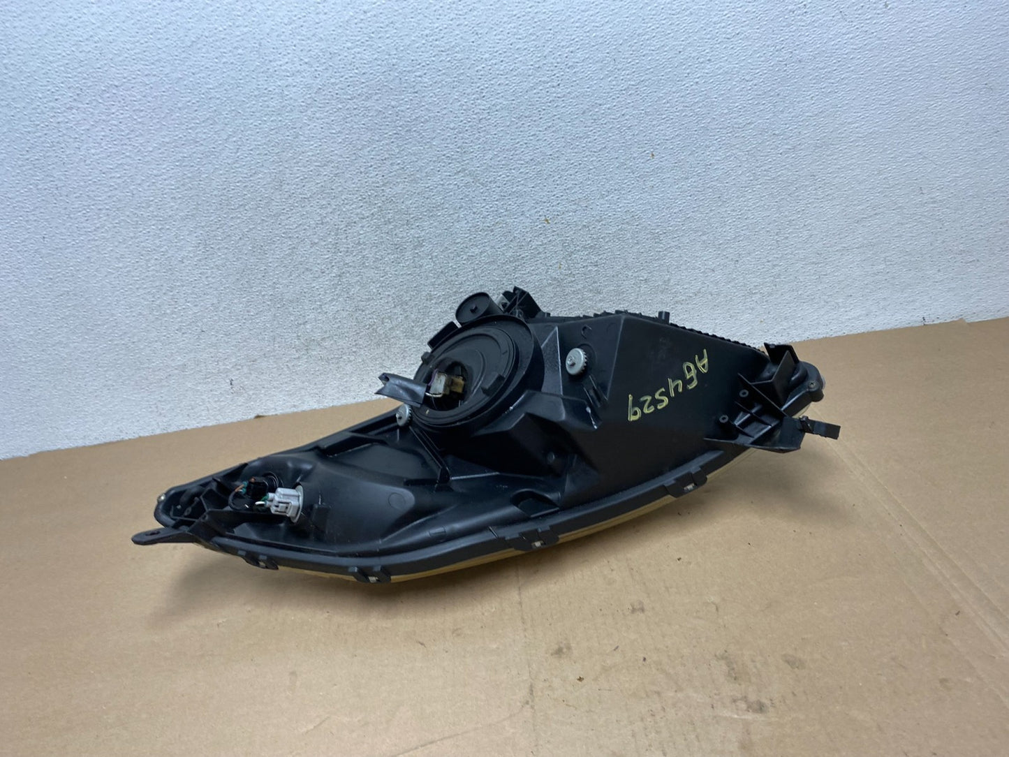 2004-2005 Toyota Prius Right Passenger RH Halogen Headlight AG4529 DW4