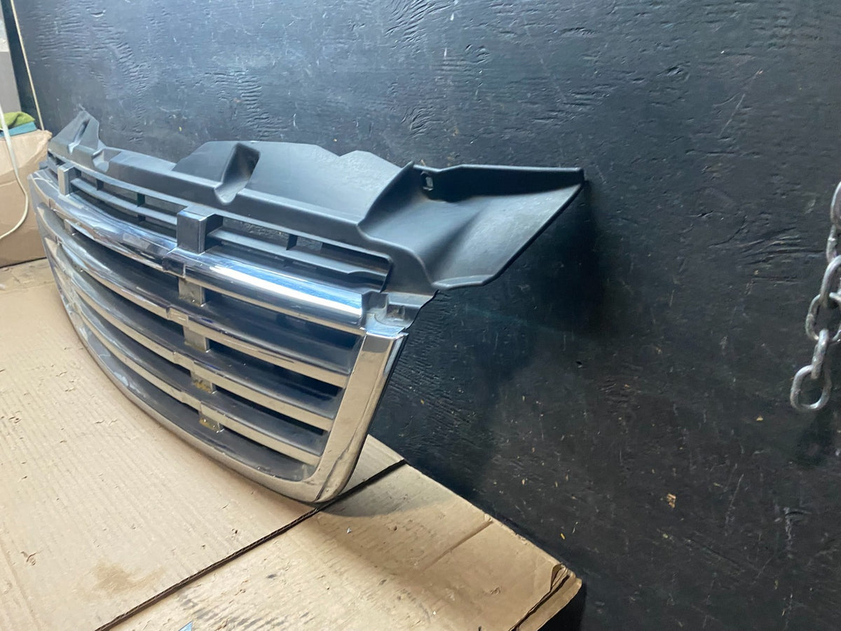2009 to 2011 Freightliner Sprinter Front Upper Chrome Grill Grille U7903 DG1