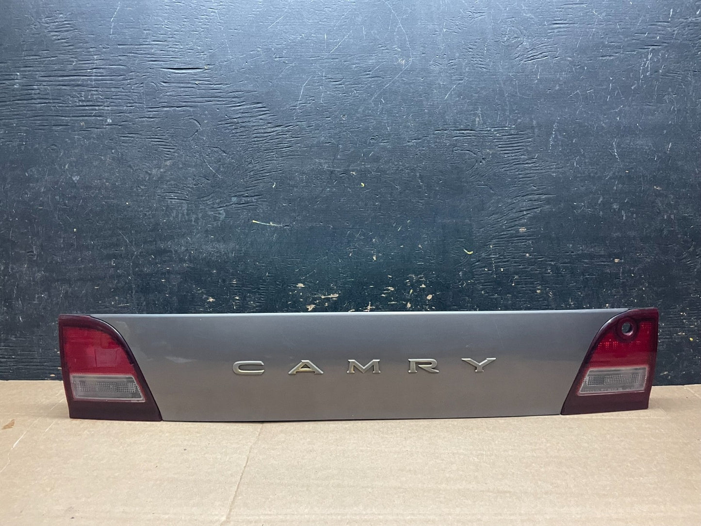 1995 1996 Toyota Camry Center Trunk Rear Tail Light Y9247 DG0