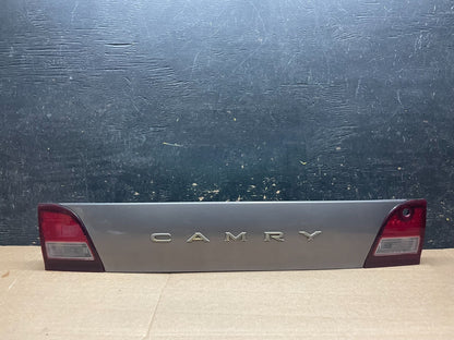 1995 1996 Toyota Camry Center Trunk Rear Tail Light Y9247 DG0