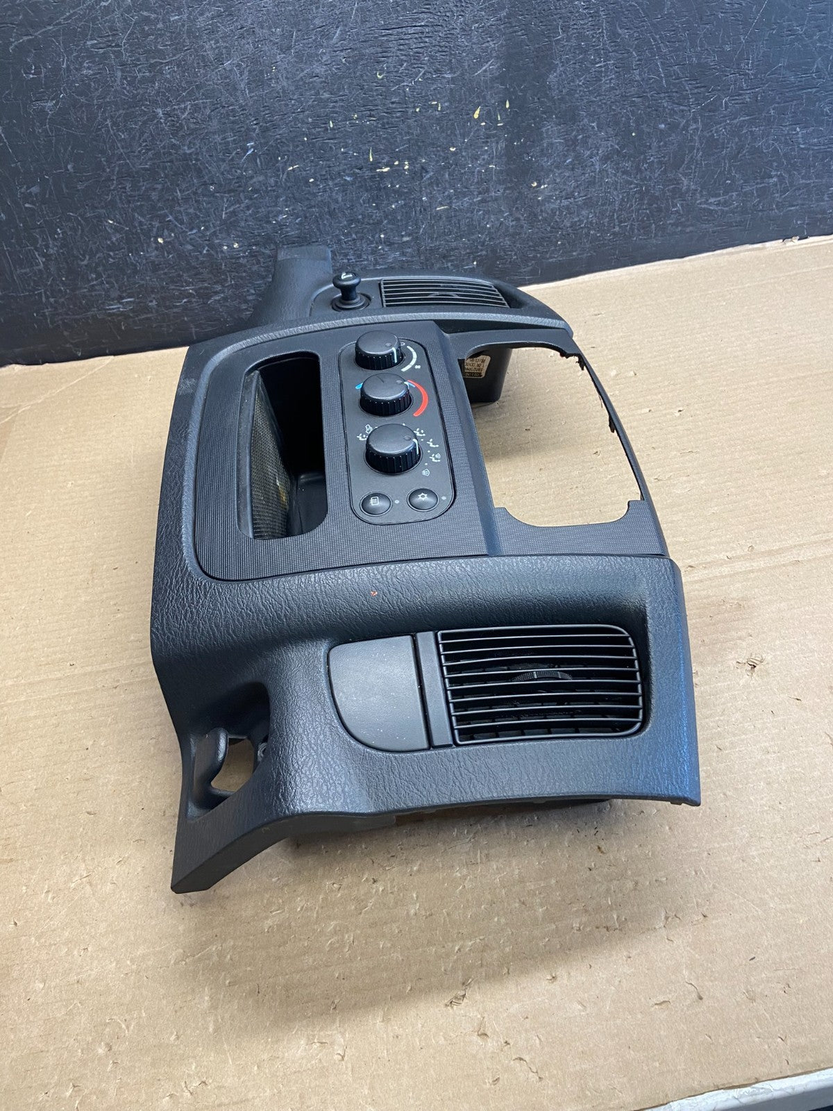 2002 to 2005 Dodge Ram Radio Climate Control Dash Air Vent Bezel Trim ah3477 DG2