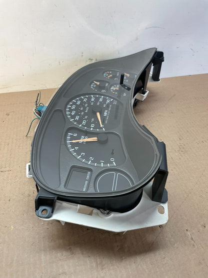 2002 GMC Yukon Speedometer Cluster Gauge ai8537 DG1