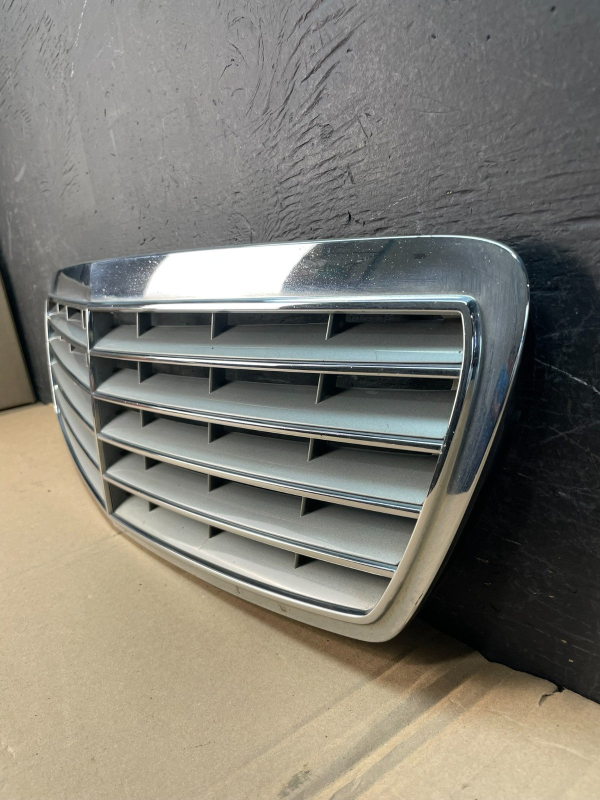 2003 to 2006 Mercedes Benz E-Class Front Upper Grill Grille AD8363 DG1