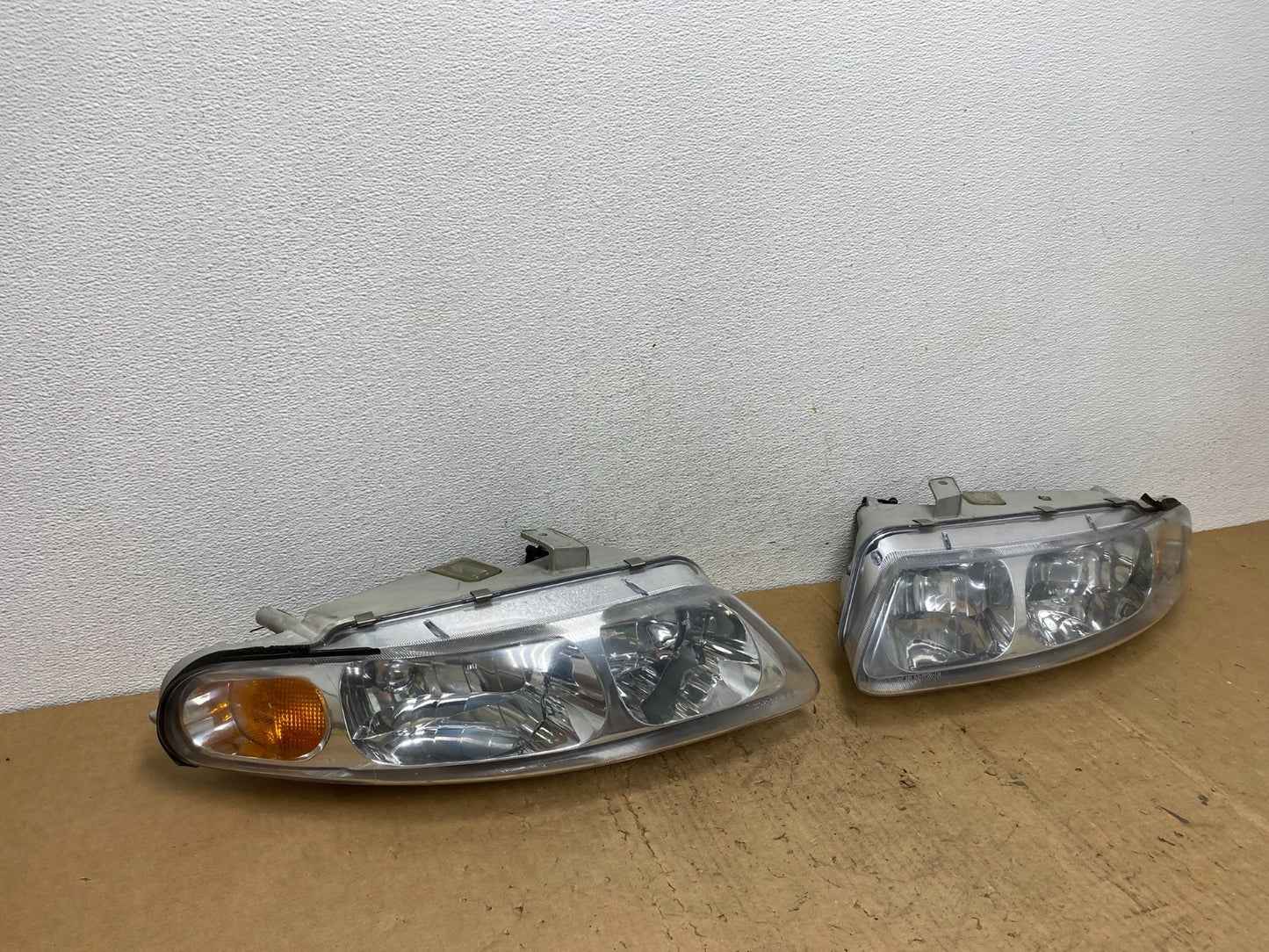 1995 to 1996 Chrysler Sebring Coupe Left+Right Side Headlights AD0514 DW2