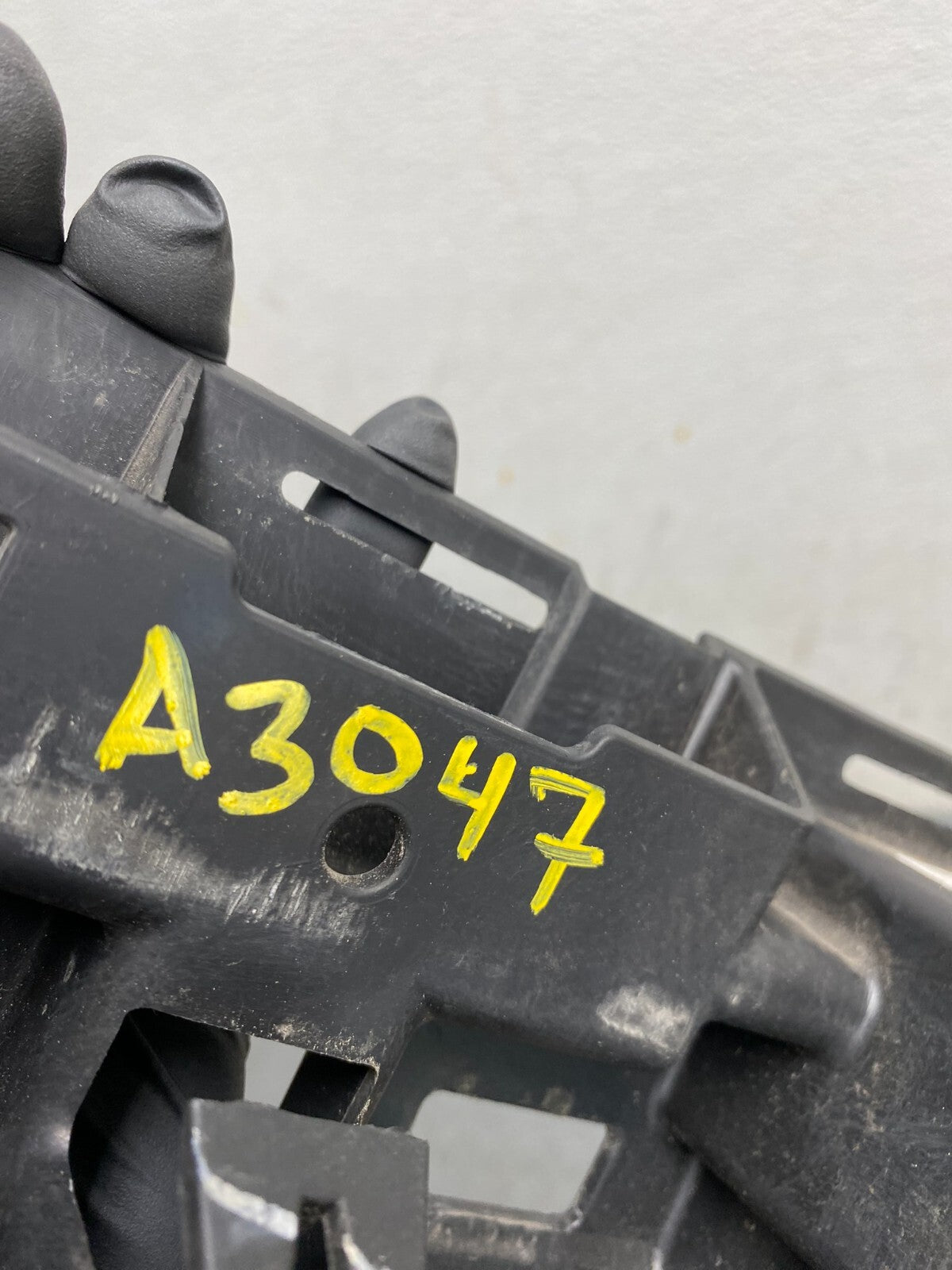 2011 - 2020 Dodge Durango Rear Bumper Impact Energy Shock Absorber A3047 OEM DG16
