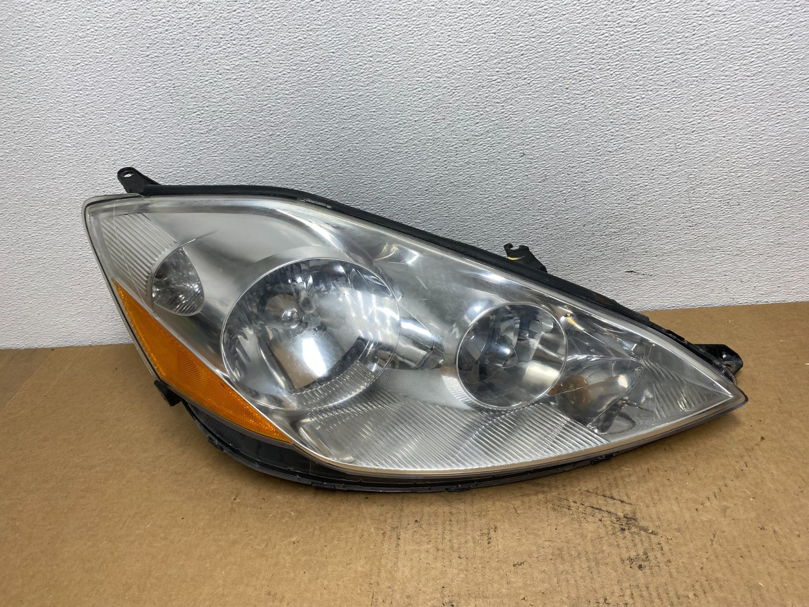 2006 to 2010 Toyota Sienna Right Passenger Rh Side Headlight XENON AC2960 DW0