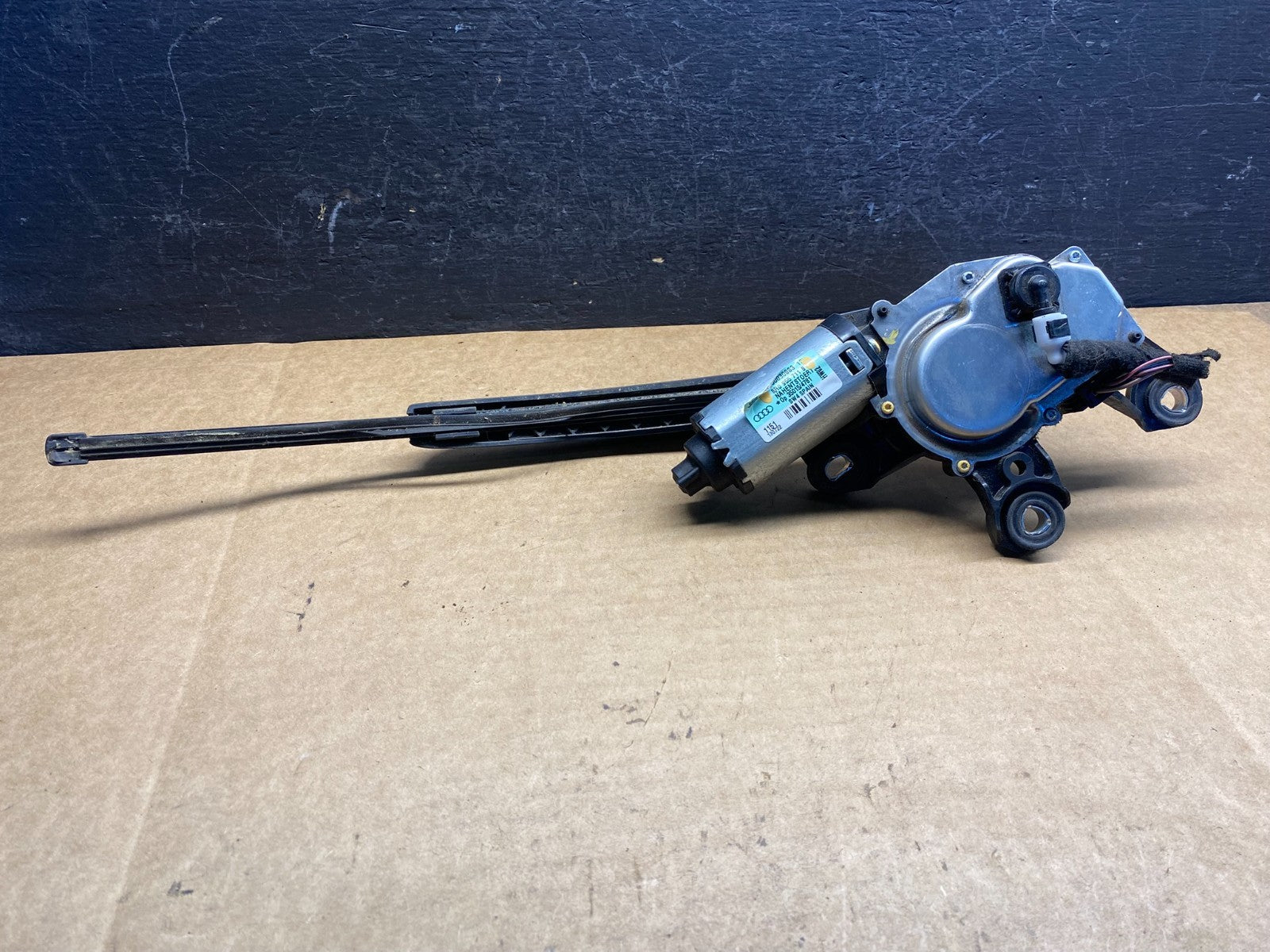 2009 to 2017 Audi Q5 Rear Windshield Washer Wiper Motor AD7511 DG5