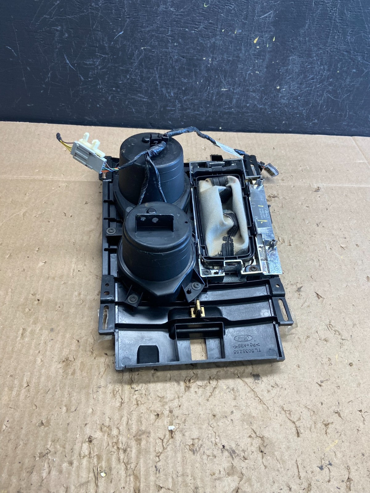 2011 - 2014 Ford Edge Center Console Cup Holder Shifter Bezel Trim ac9252 DG3