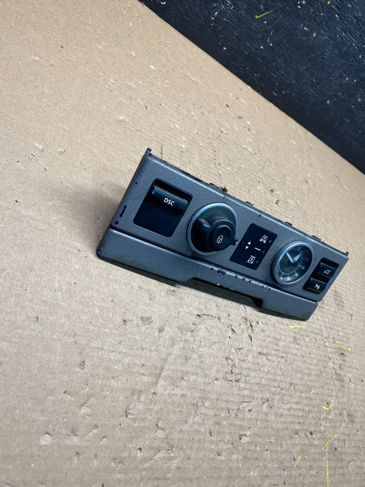 2002-2005 Range Rover L322 Center Clock Panel DSC Switch Control Power S6717 DG1