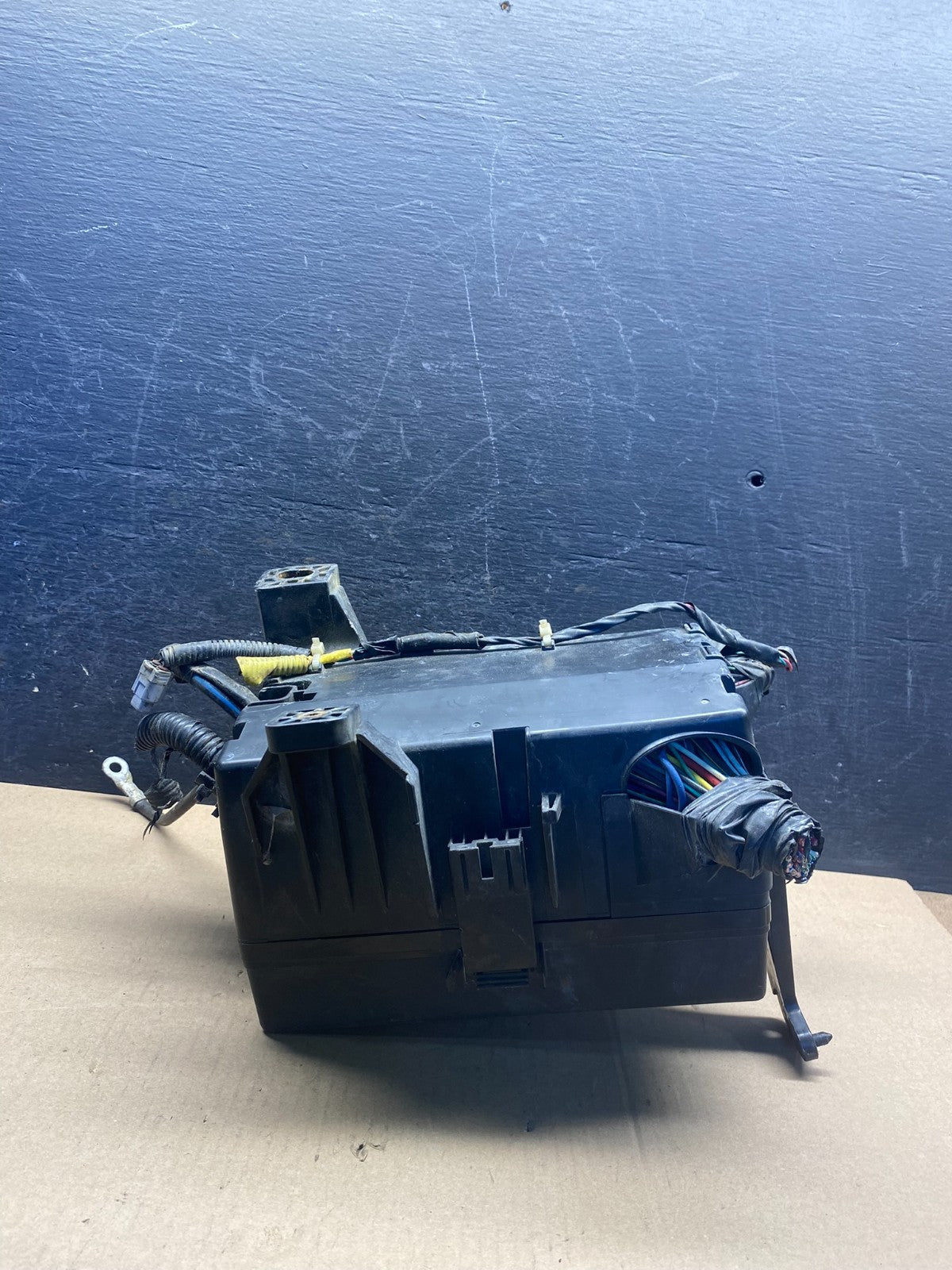 2005 to 2008 Toyota Tacoma Under Hood Fuse Box Relay ah3433 DG1