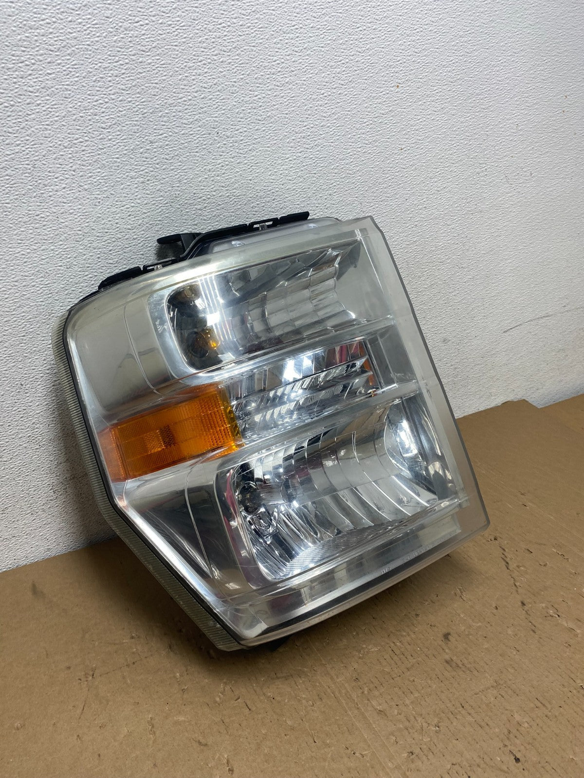 2008-2014 Ford Econoline E150 E250 E350 Right Passenger Headlight AD8004 DW2