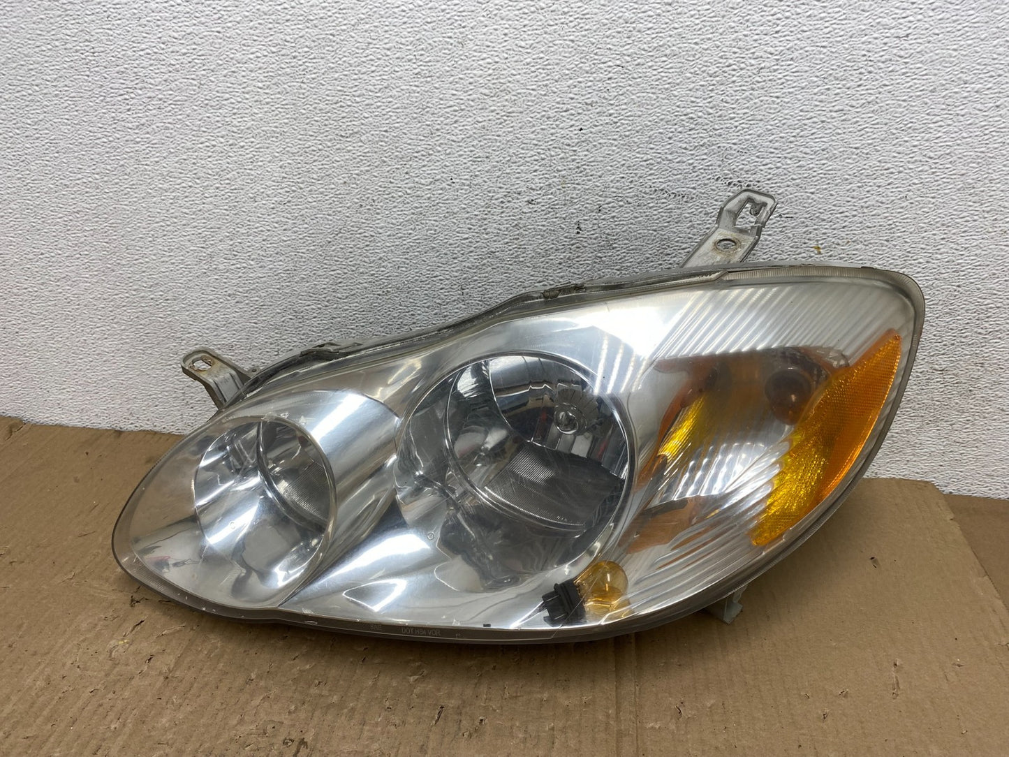 2003 to 2004 Toyota Corolla Left Driver LH side Headlight AE9078 DW0