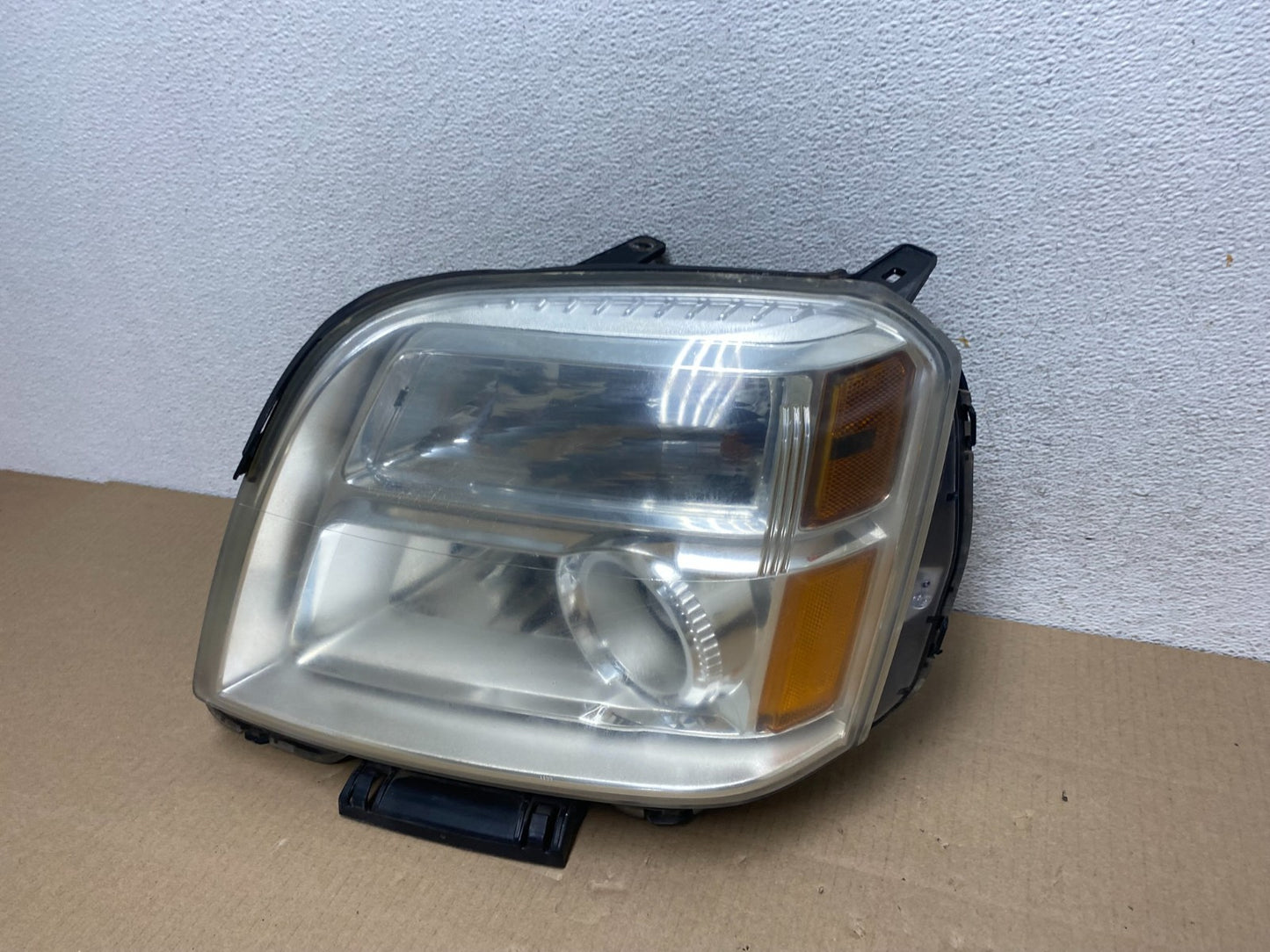 2010 to 2015 GMC Terrain Halogen Left Driver Lh Side Headlight AG5833 DW1