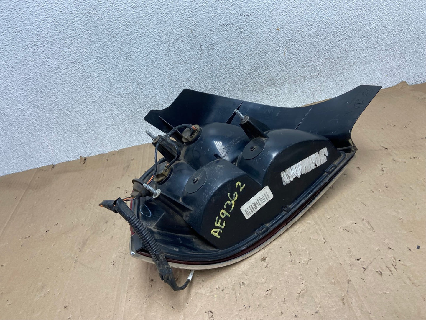 1998-2003 Ford Crown Victoria Right Passenger Rh Side Tail Light AE9362 LK7