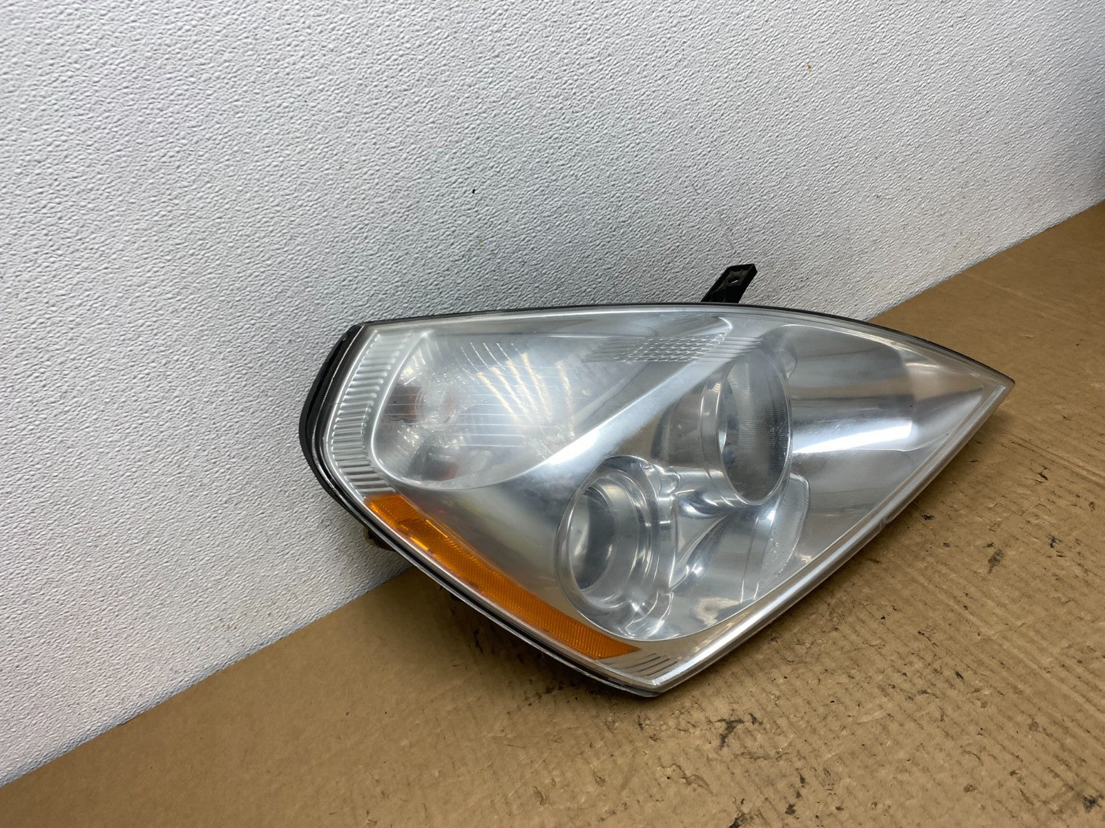 2008-2012 Kia Sedona Right Passenger RH Side Headlight Halogen DEPO AC7783 DW2