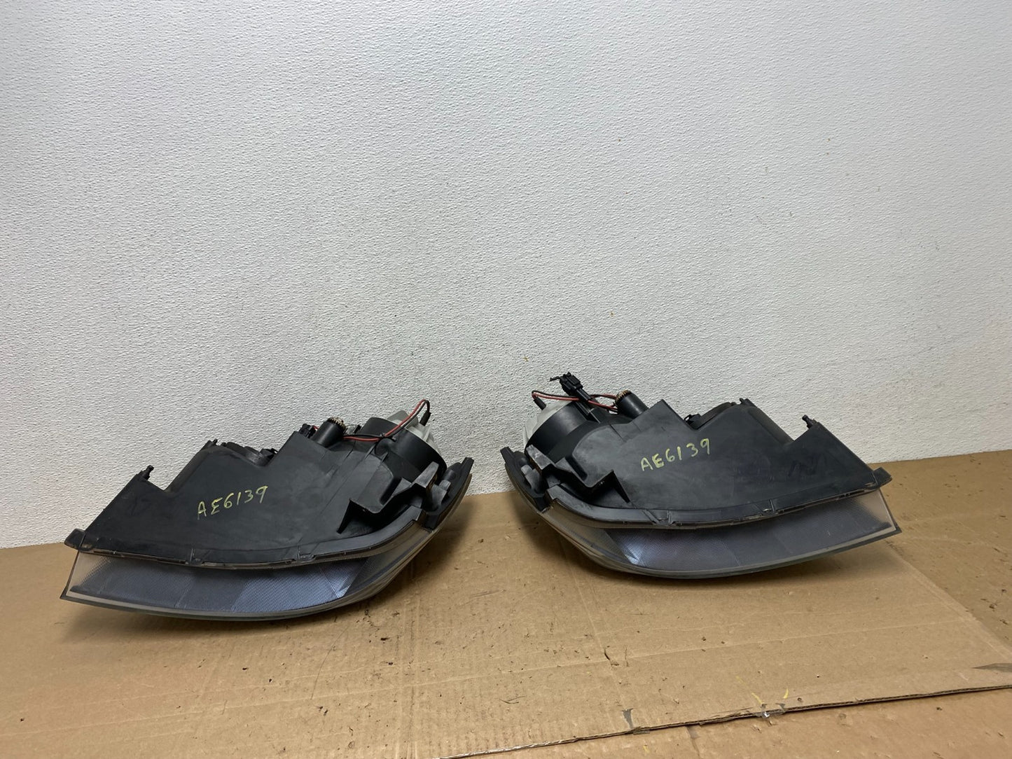 2005 to 2006 Nissan Altima Left+Right Set Halogen Headlights AE6139 DW8