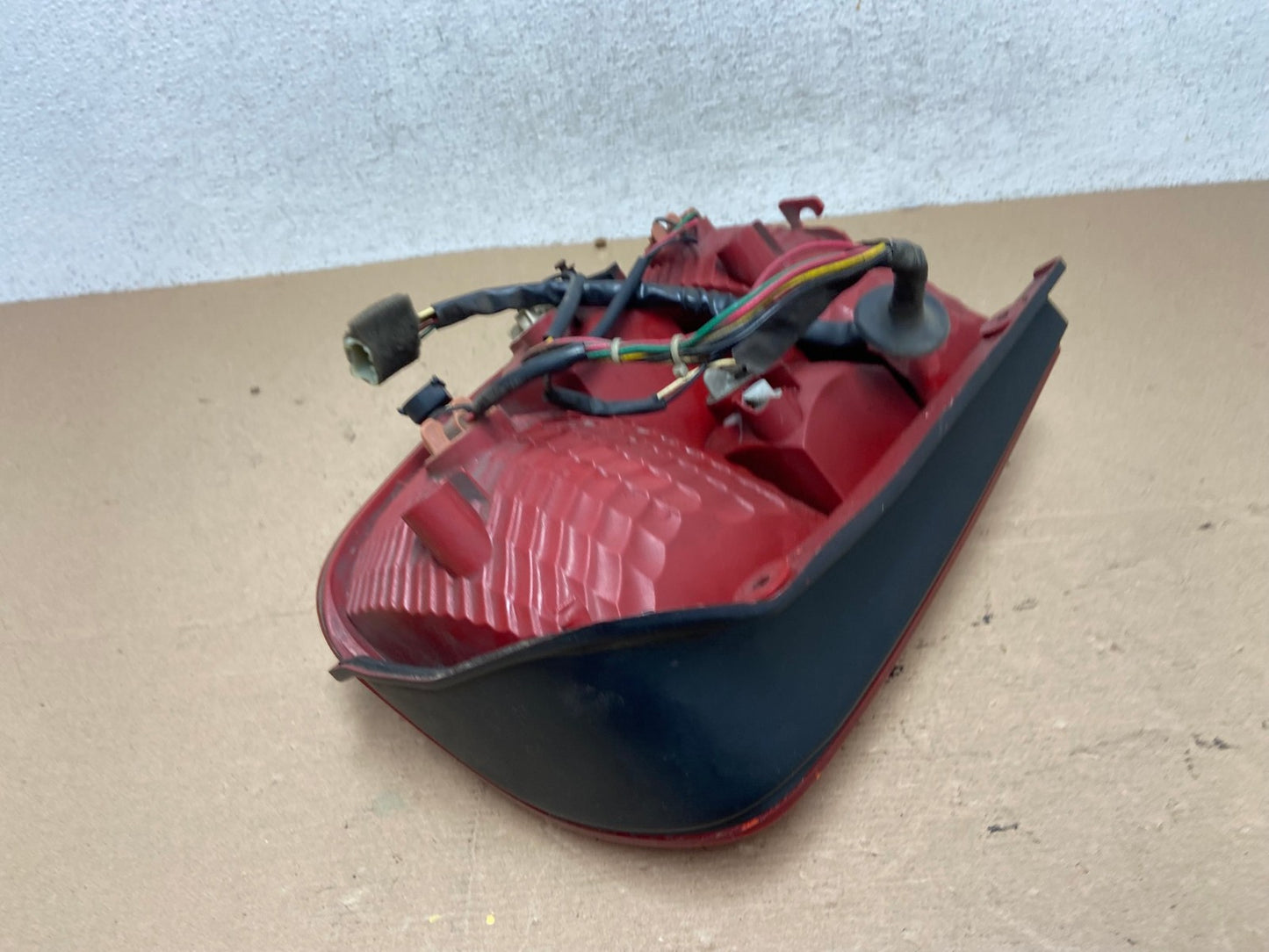 2003 2004 2005 Kia Sedona Left Driver LH Side Tail Light AF4537 LK5