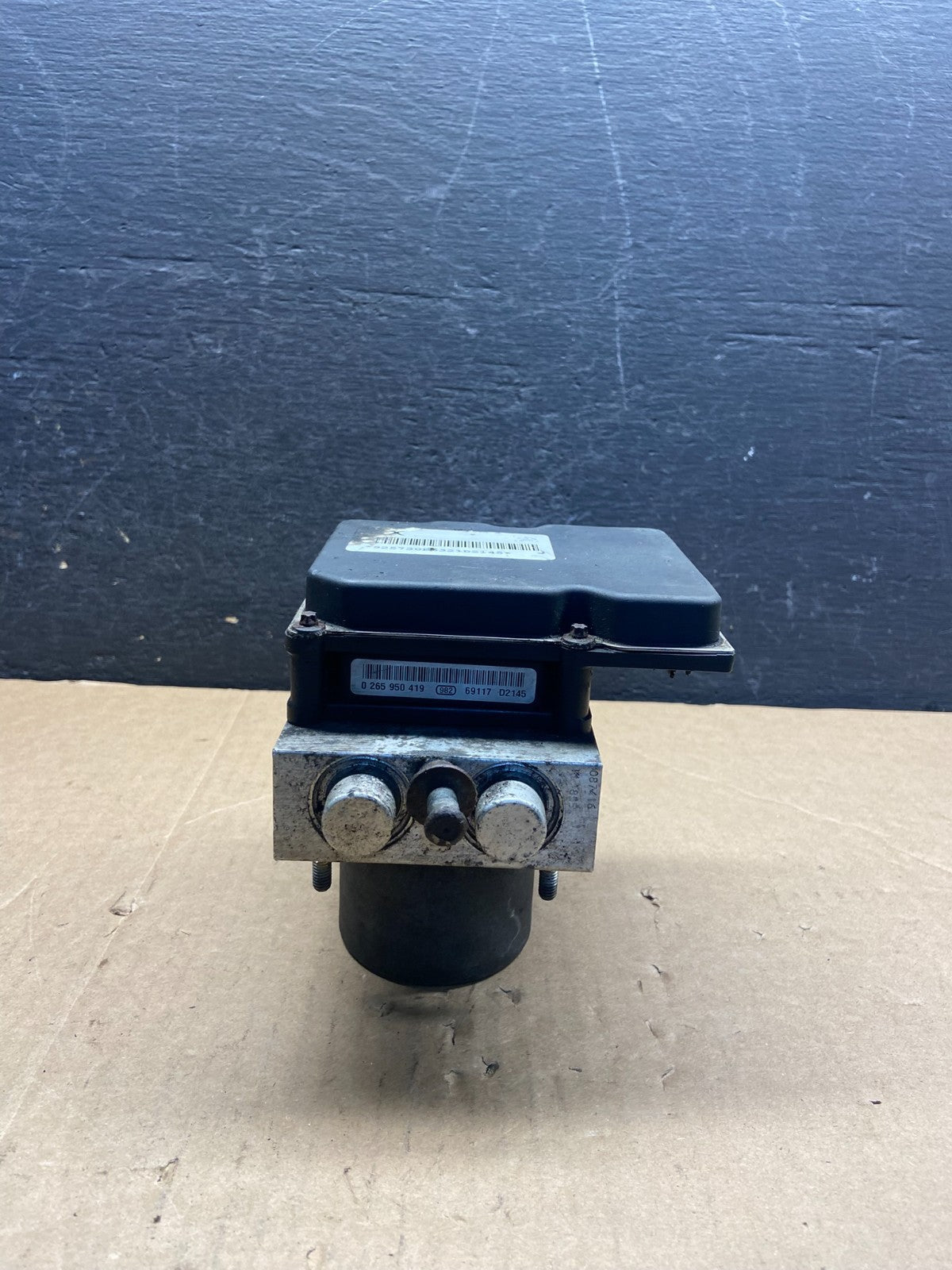2007 Chevrolet Suburban 2500 GMC Yukon XL ABS Control Module 15905730 af9133 DG1