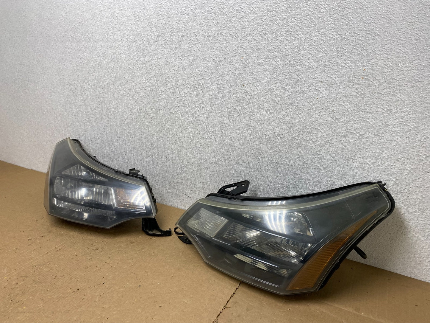 2008 2009 2010 2011 Ford Focus Left+Right Headlights Halogen AC1494 DW1