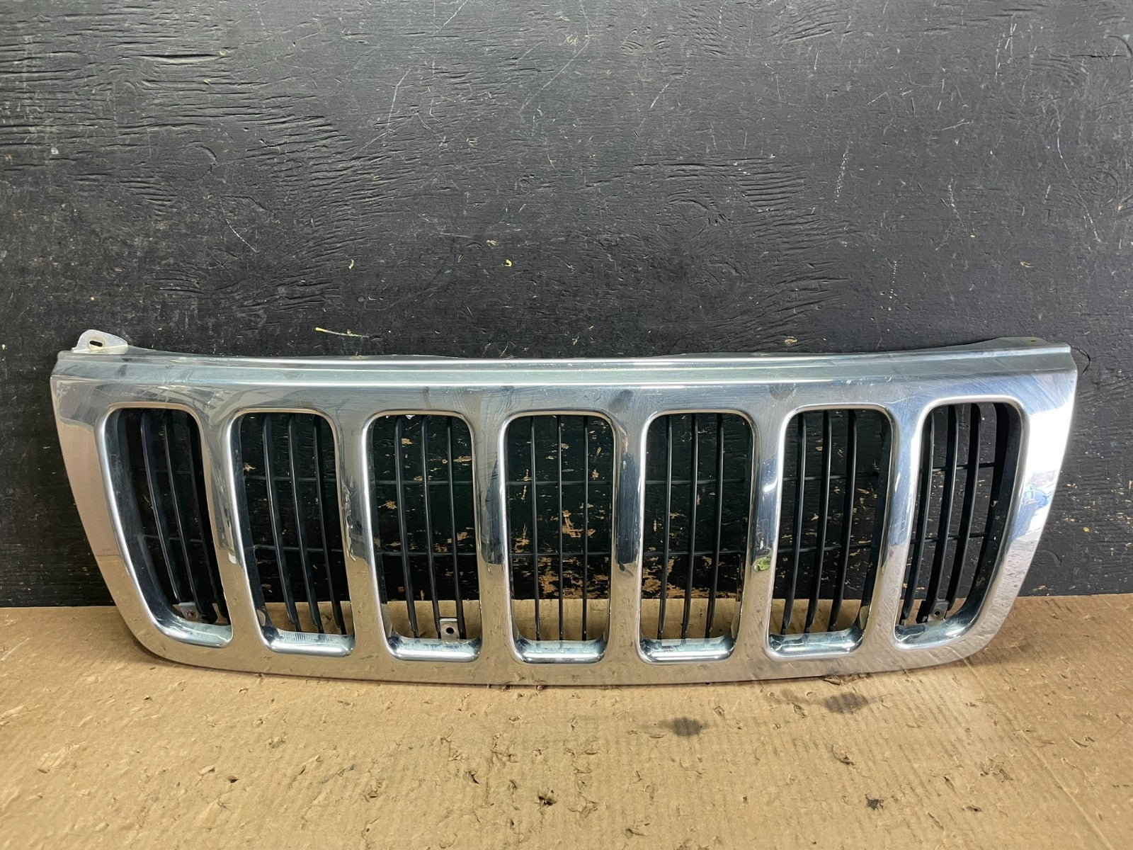 1999 to 2003 Jeep Grand Cherokee Front Upper Grill Grille Oem  Z5609 DG0