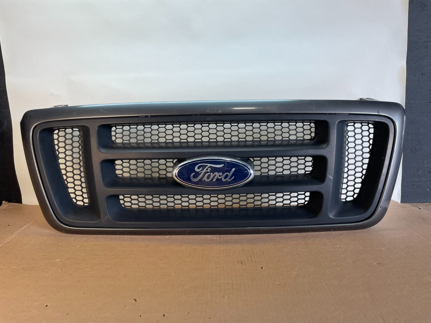 2004 to 2008 Ford F150 F-150 Front Upper Grill Grille AG0995 DG0