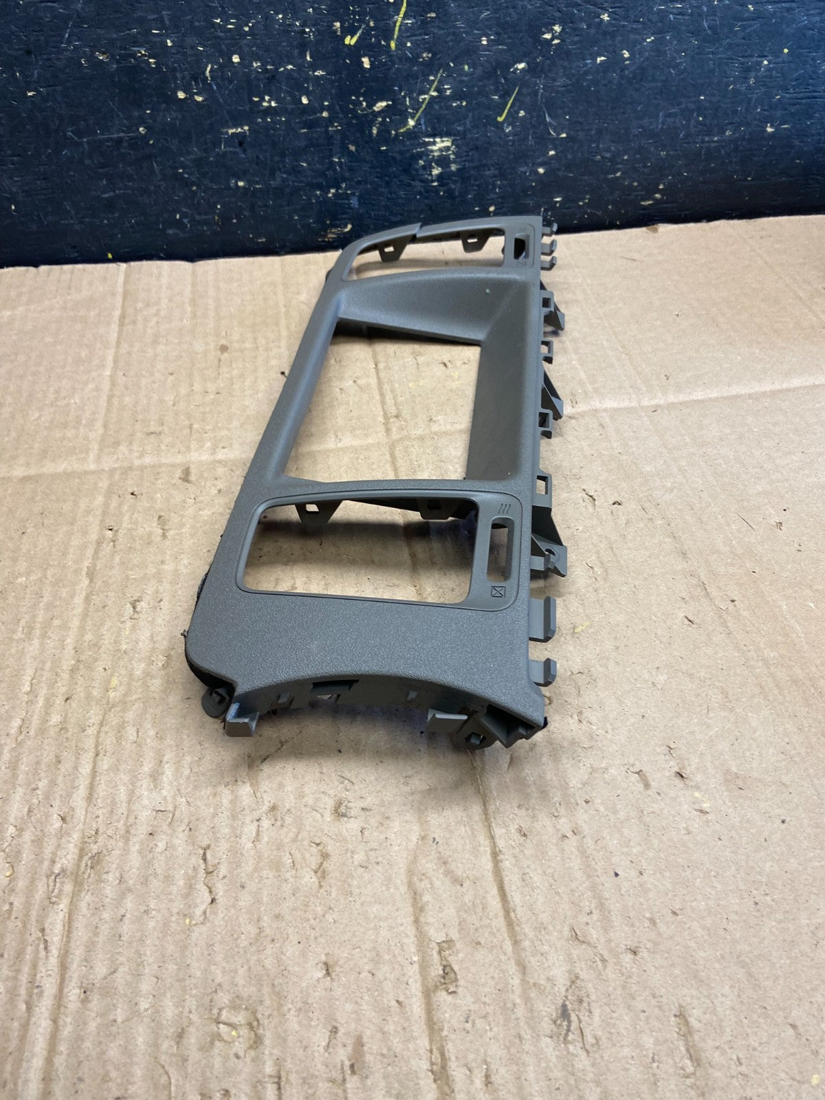2009-2010 Nissan Murano Radio Center Console Display Bezel Air Vent OE AA8004 DG1