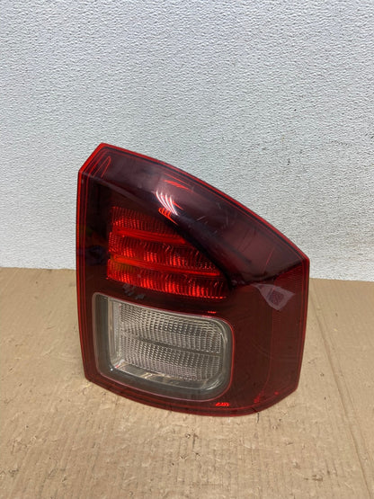 2014 - 2017 Jeep Compass Right Passenger Side Tail Light AE9070 LK0