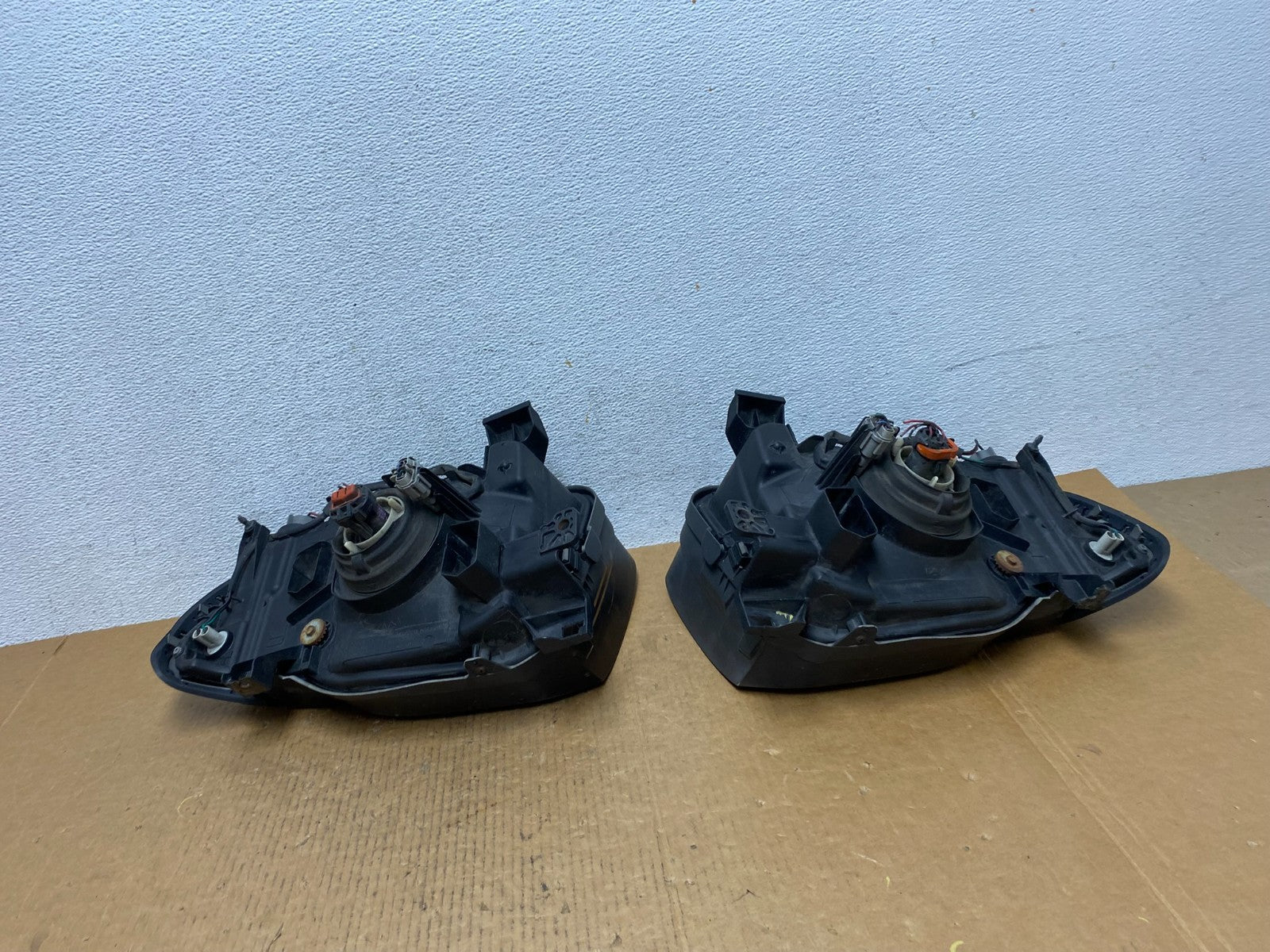 2002 2003 2004 Nissan Xterra Left+Right Side Headlights AE0510 DW9