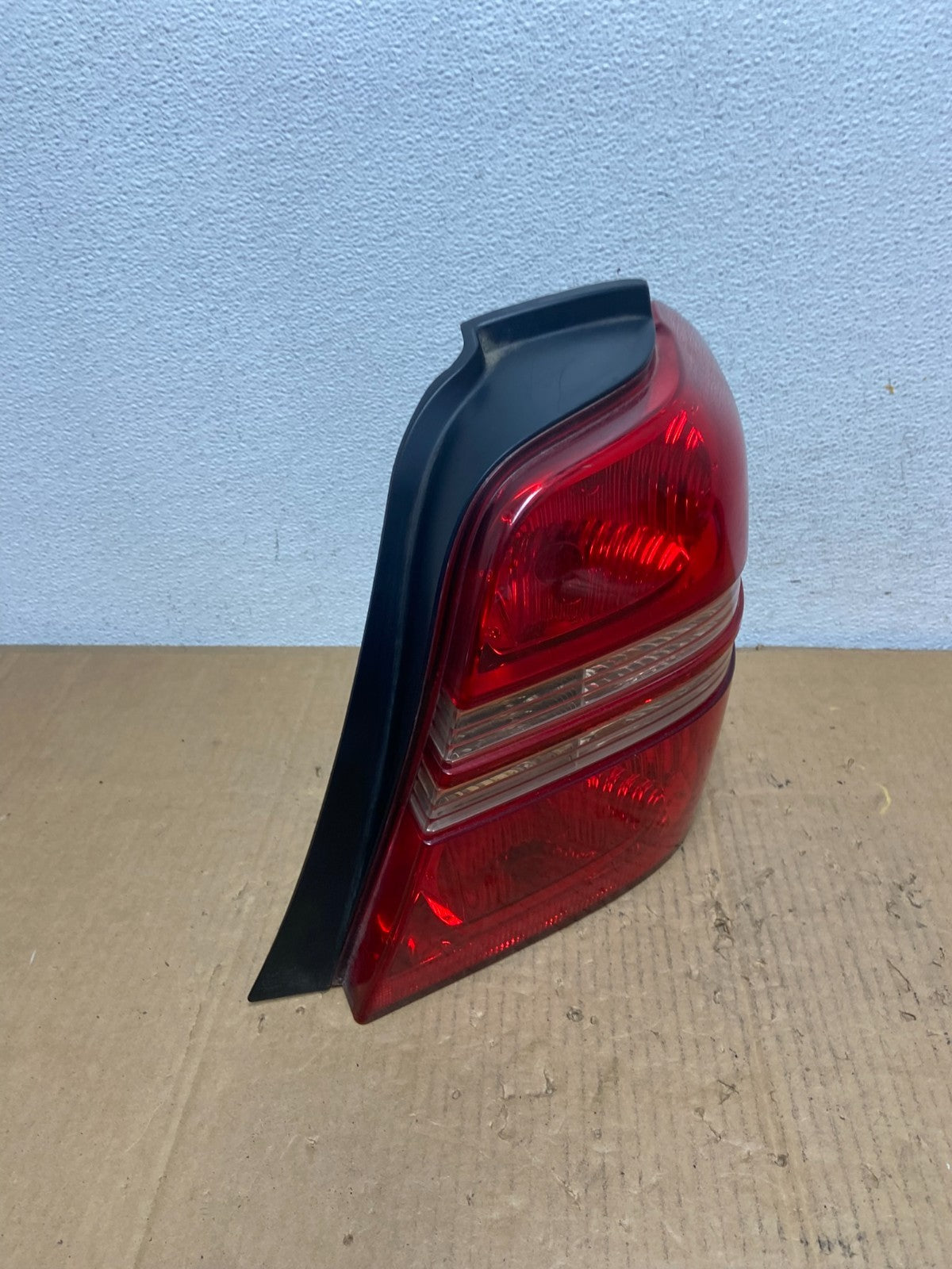 2001 2002 2003 Toyota Highlander Right Passenger RH Tail Light AD1019 LK2
