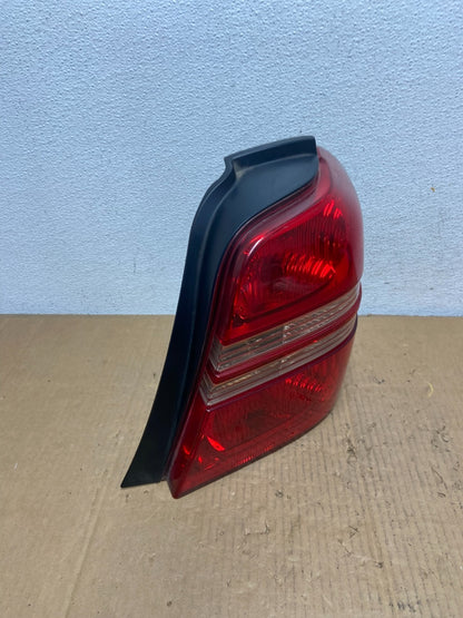 2001 2002 2003 Toyota Highlander Right Passenger RH Tail Light AD1019 LK2