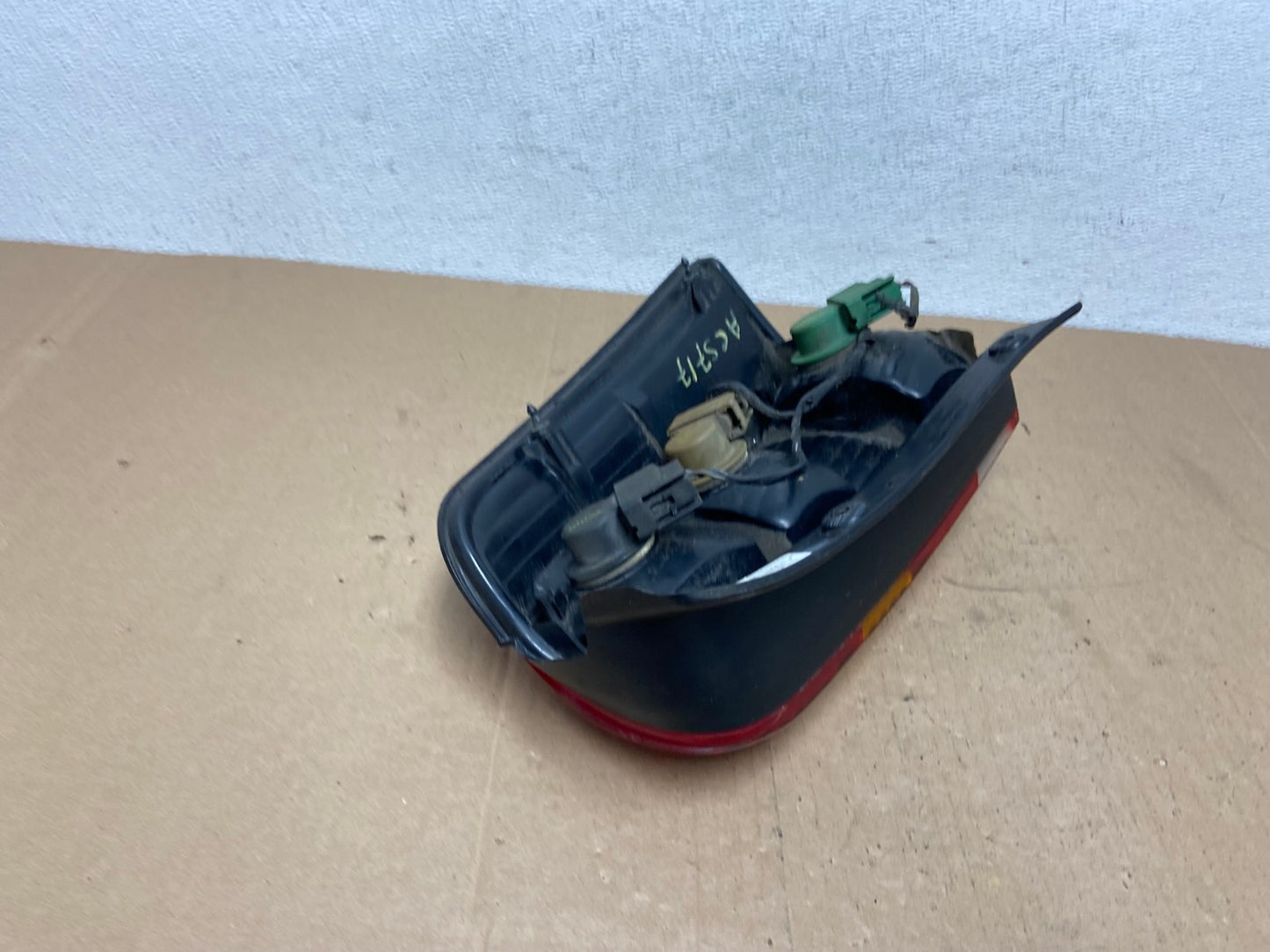 2001 to 2007 Ford Escape Left Driver Lh Side Tail Light AC5717 LK4