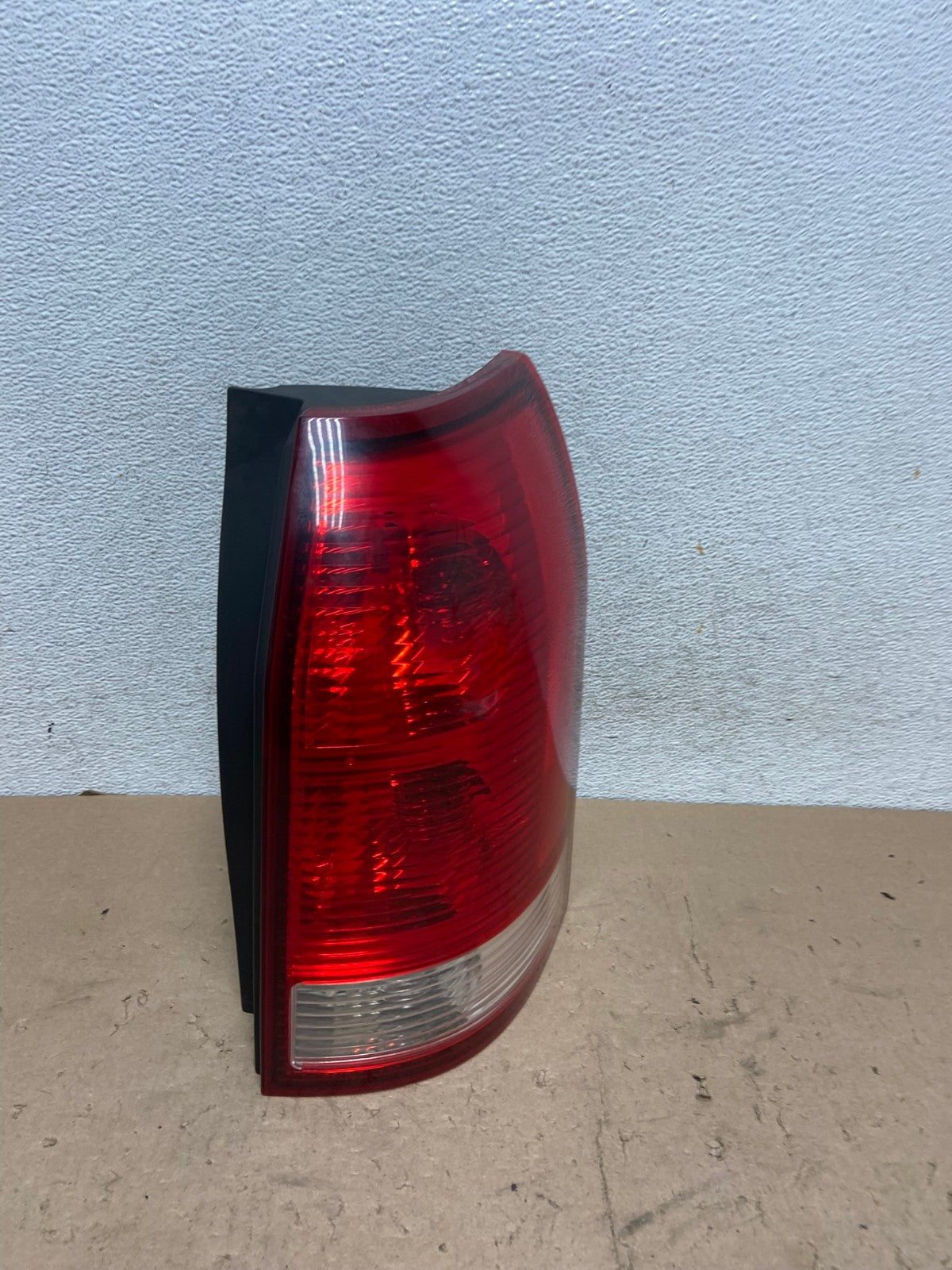 2004 to 2007 Saturn Vue Right Passenger Rh Side Tail Light AG5677 LK2
