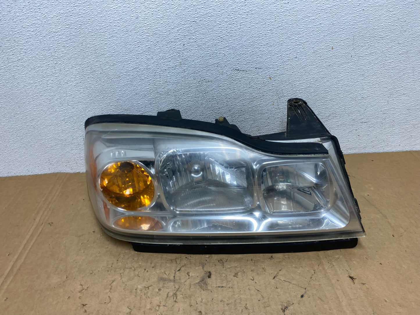 2006 to 2007 Saturn Vue Headlight Right Passenger Side Halogen AD3748 DW0