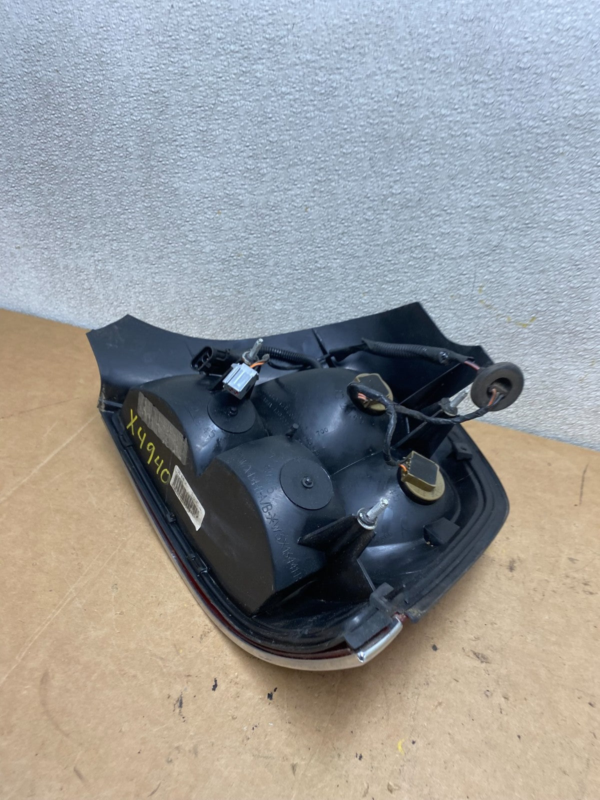 1998-2003 Ford Crown Victoria Left Driver Lh Side Tail Light Oem X4940 DW6