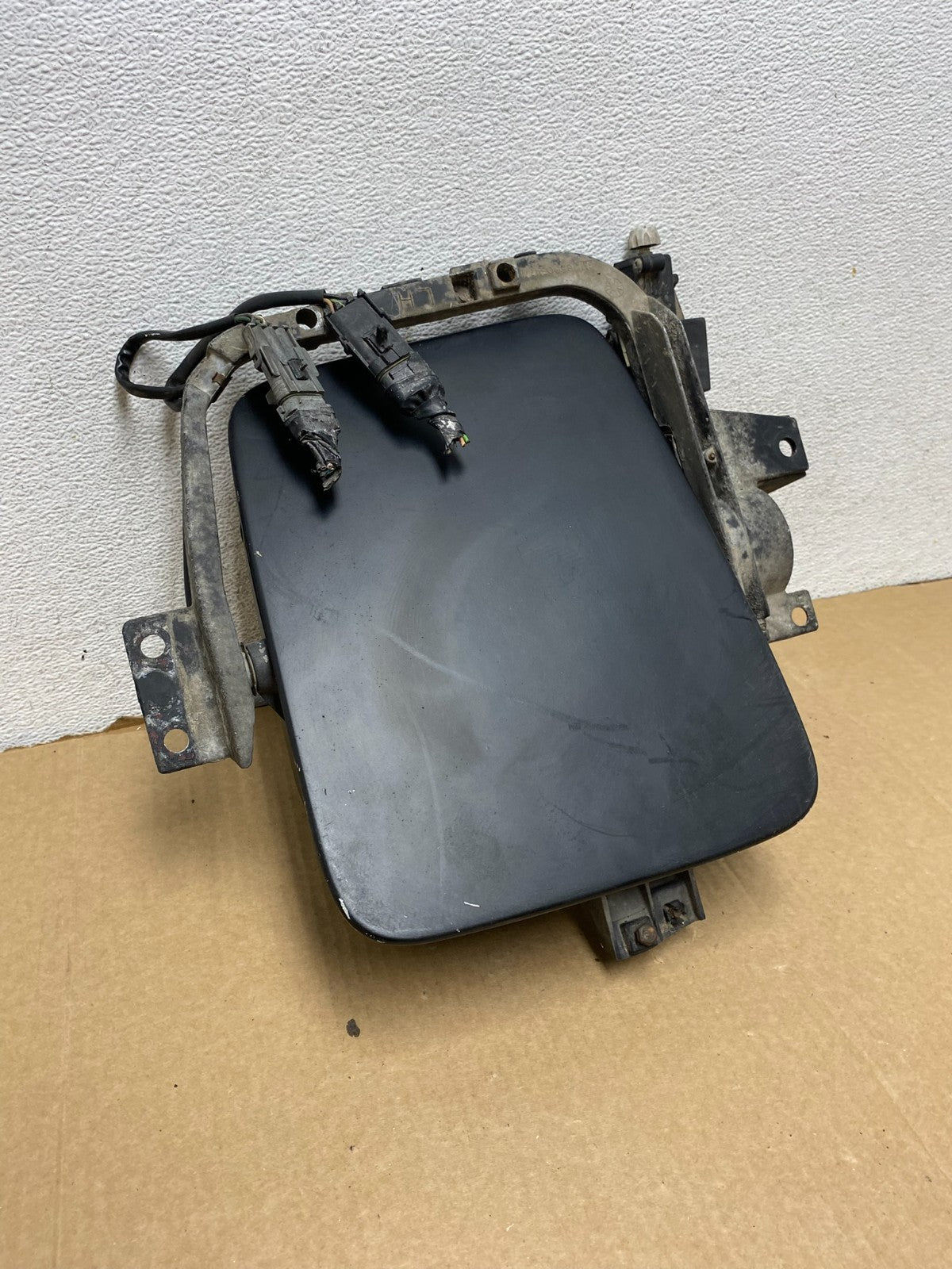 1984 to 1989 Chevrolet Corvette Left Driver LH Side Headlight AG1458 DW9
