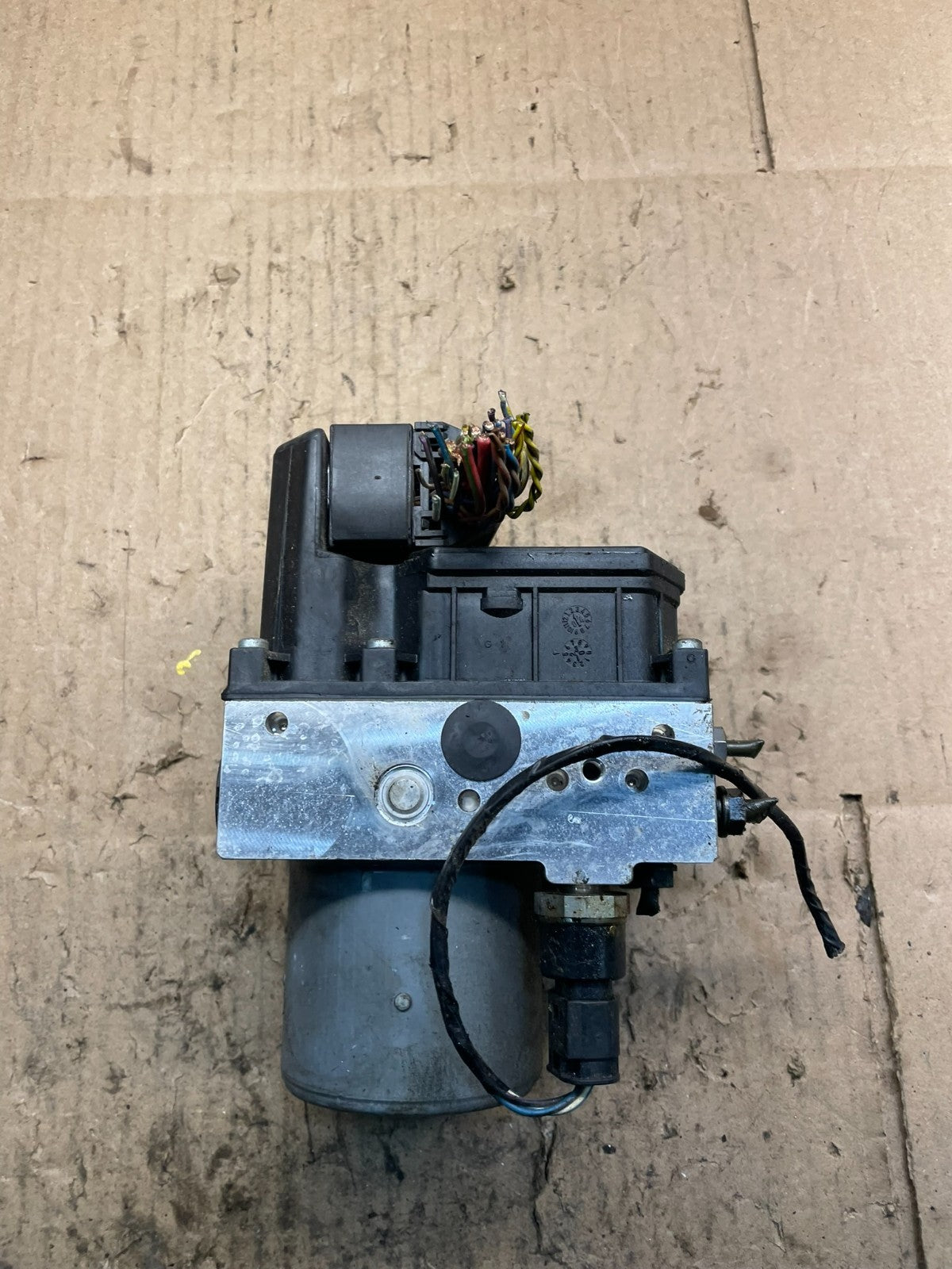 2001 2002 2003 BMW 325i 330i ABS Anti Lock Brake Pump 3451 6762113 W1229 DG1
