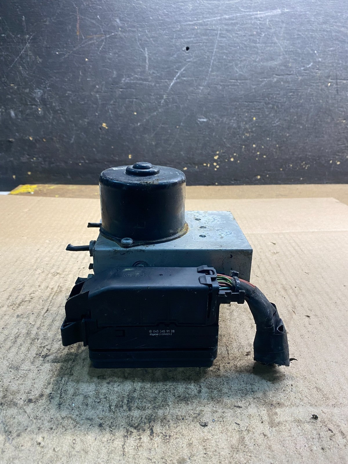 2006 - 2007 Mercedes C280  ABS Anti Lock Brake Pump Module a2035454732 z4653 DG3